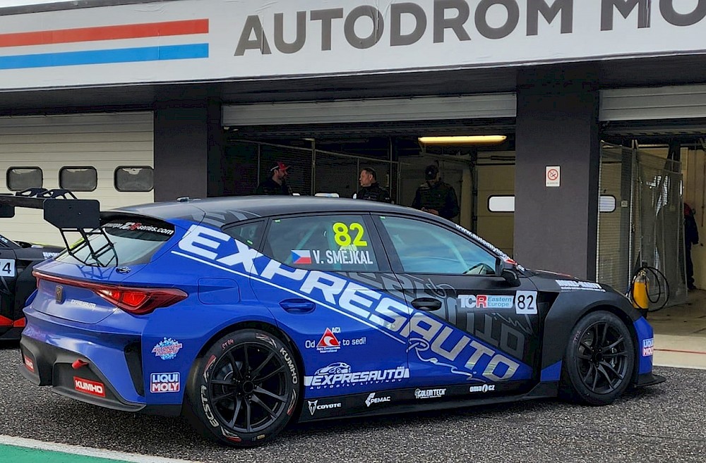 Jsem nadšený, pochvaluje si Smejkal první svezení s novou Cuprou. Nyní už se EXPRES AUTO soustředí na Oschersleben